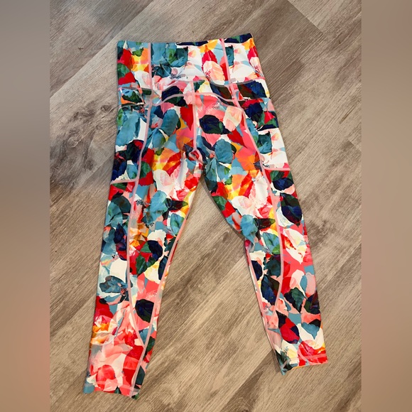 Zyia, Floral cropped light n tight leggings, size 4 - Picture 6 of 9